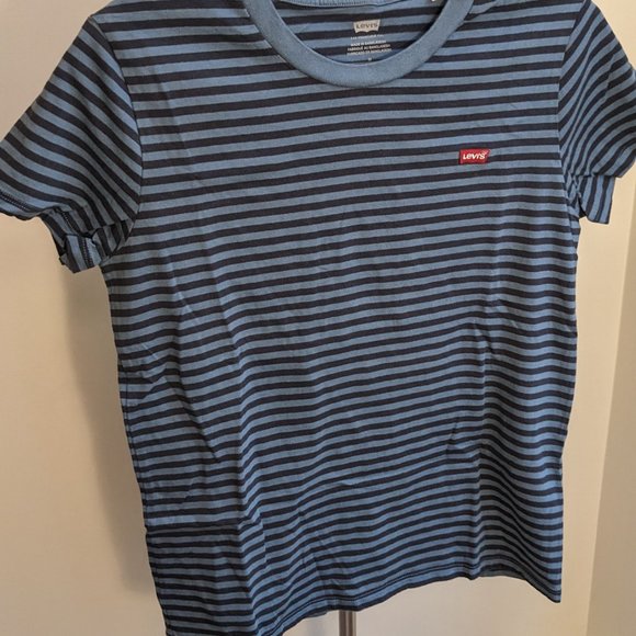 LEVIS PERFECT TEE NWOT - Picture 1 of 5